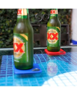Porta vasos y destapador.