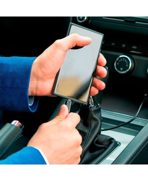 Cargador de auto Visby.